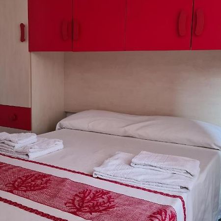 Red & Blue Rooms Olbia Bagian luar foto