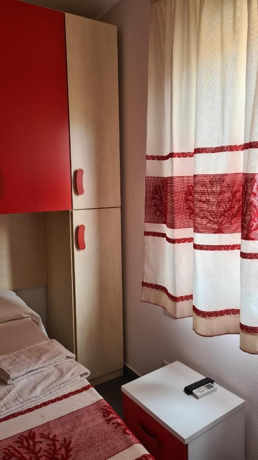 Red & Blue Rooms Olbia Bagian luar foto