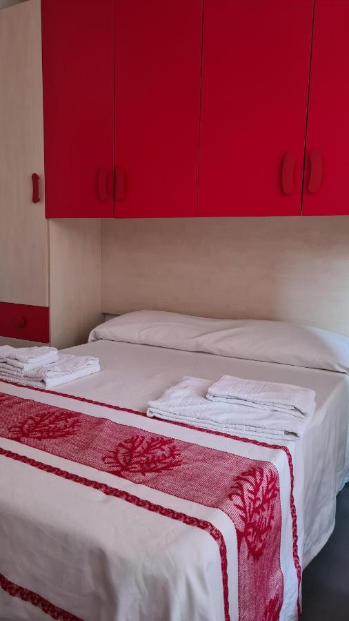 Red & Blue Rooms Olbia Bagian luar foto