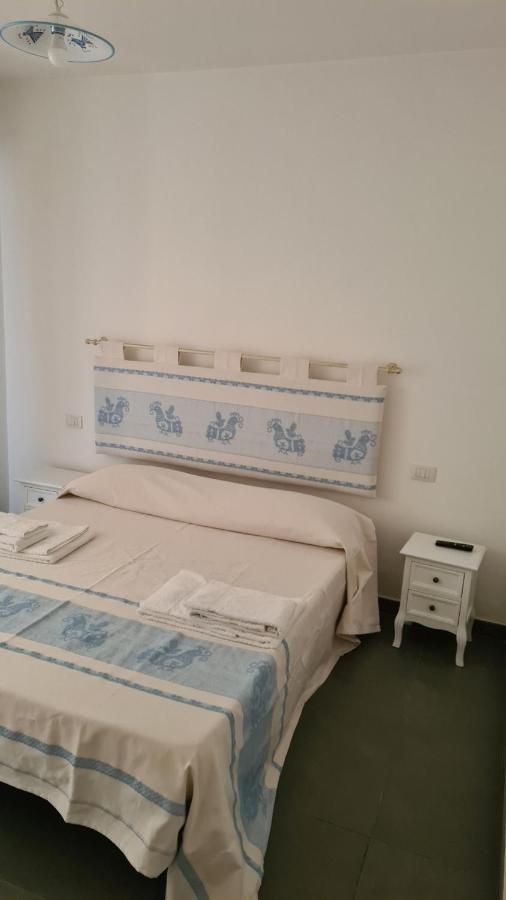 Red & Blue Rooms Olbia Bagian luar foto